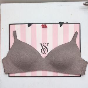 Victoria's Secret Pink Wear Everywhere Wireless Lightly Lined Size 36DD